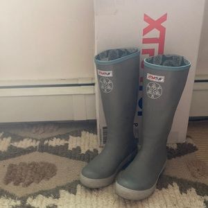 Salmon Sisters Sand Dollar 15” Legacy Boot